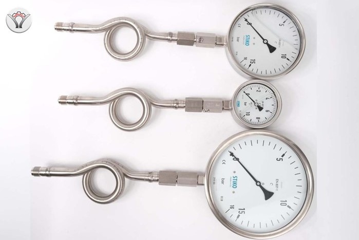 Ống Siphong và đồng hồ đo áp suất